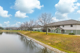 The Ponds on G E Road in Bloomington, IL - Building Photo - Building Photo