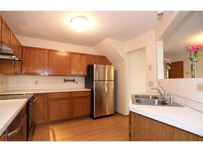 7689 Nicholas Way in Chanhassen, MN - Building Photo - Building Photo