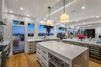 3007 Harbor View Dr in Newport Beach, CA - Building Photo - Building Photo
