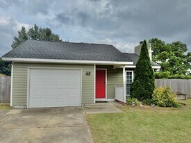 6808 Shawcross Ln in Fayetteville, NC - Building Photo