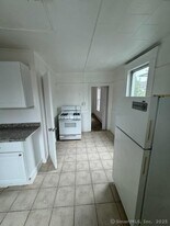229 Helen St in Bridgeport, CT - Building Photo