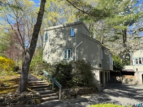 2 Talcott Glen Rd in Farmington, CT - Building Photo - Building Photo