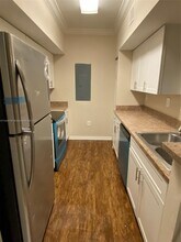 230 SW 117th Ter, Unit LIKE NEW CONDO in Pembroke Pines, FL - Foto de edificio - Building Photo