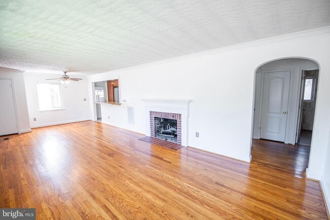 property at 520 S Carlin Springs Rd