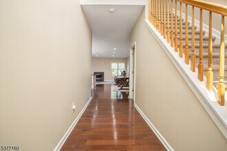 24 DeCroce Ct in Parsippany Troy Hills, NJ - Building Photo - Building Photo