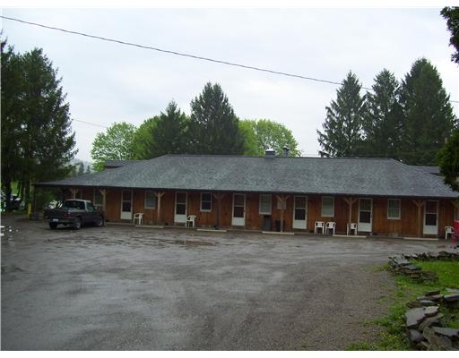 420-435 E Pike Rd in Indiana, PA - Building Photo