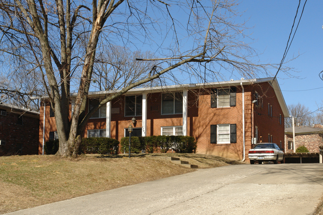 2703 Brownsboro Rd in Louisville, KY - Building Photo