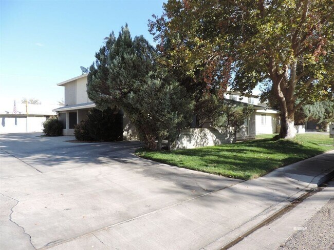 property at 608 W Perdew Ave