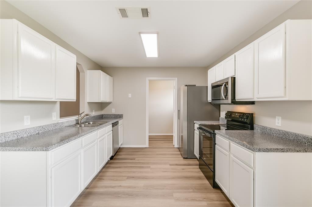 202 Woodley Rd in Leander, TX - Building Photo