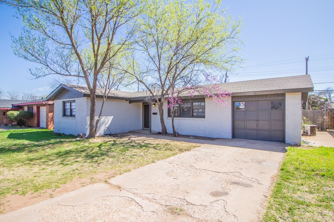 2515 52nd St in Lubbock, TX - Building Photo