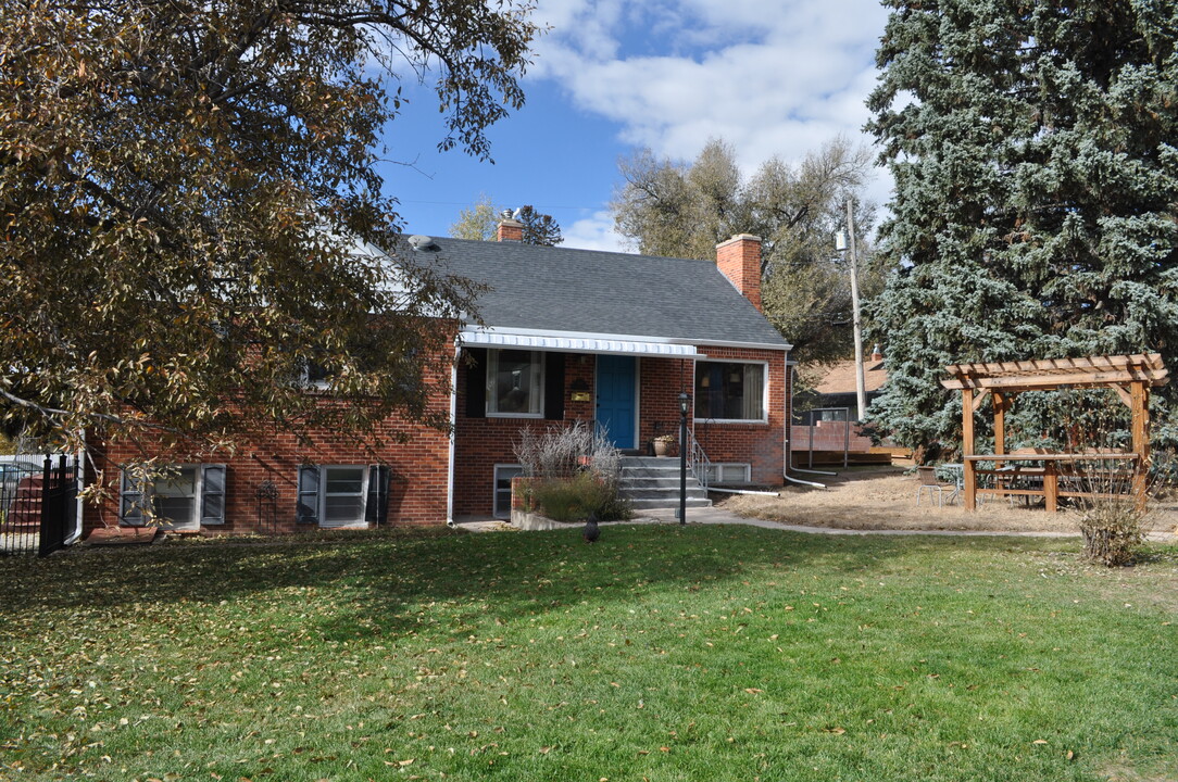 901 Country Club Ave in Cheyenne, WY - Building Photo