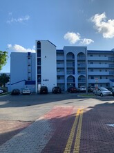 9460 Fontainebleau Blvd, Unit 428 in Miami, FL - Building Photo - Building Photo