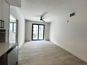 18412 Homestead Ave, Unit 606 in Miami, FL - Building Photo - Building Photo