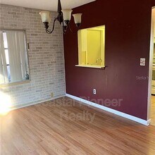 4263 Deltona Blvd in Spring Hill, FL - Foto de edificio - Building Photo