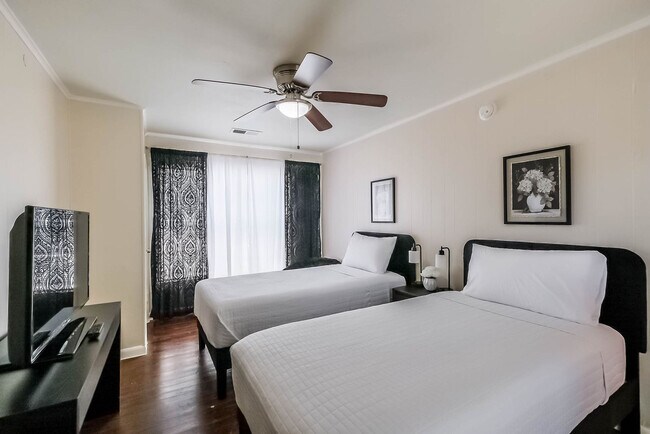 1327 W 21st St in Houston, TX - Building Photo - Building Photo