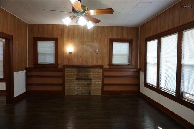 1114 Monroe St in Wichita Falls, TX - Foto de edificio - Building Photo