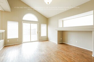 7654 Glorietta Bay Ct in Las Vegas, NV - Building Photo - Building Photo