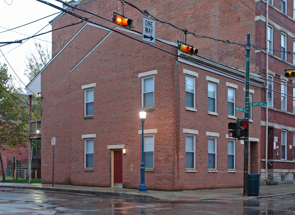 1350 Walnut St in Cincinnati, OH - Foto de edificio