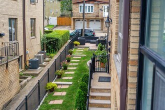9 Sterling Pl in Edgewater, NJ - Building Photo - Building Photo