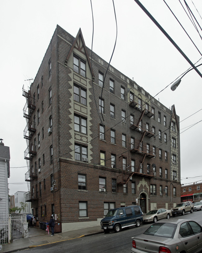 4364 Byron Ave in Bronx, NY - Foto de edificio - Building Photo