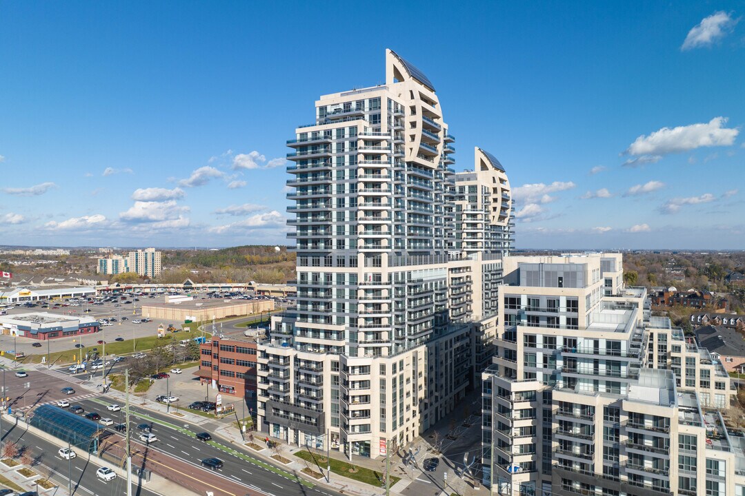 The Beverly Hills - NW Tower in Richmond Hill, ON - Building Photo