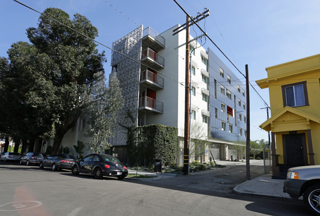 28th St Apartments in Los Angeles, CA - Building Photo