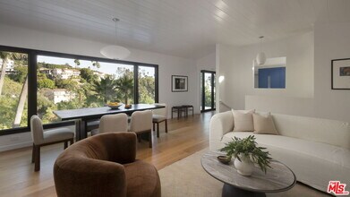 5692 Holly Oak Dr in Los Angeles, CA - Building Photo - Building Photo