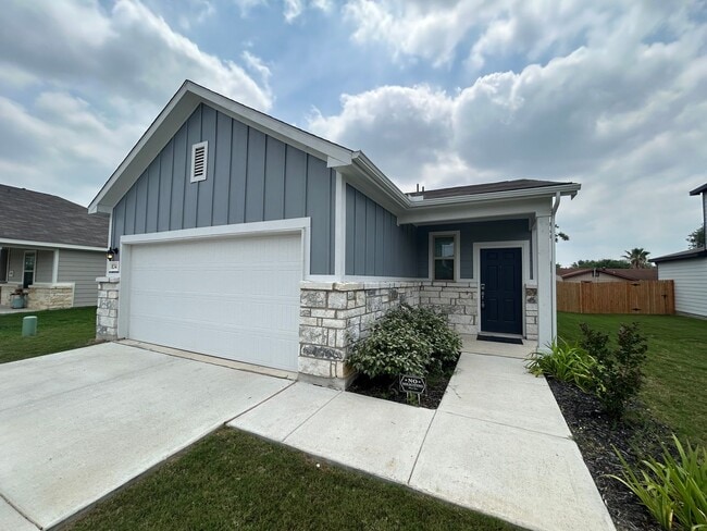 834 Hickory Trail St