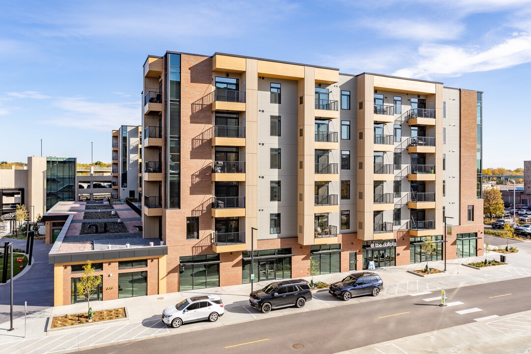 The Dakota Flats at Cherapa Place in Sioux Falls, SD - Foto de edificio