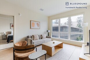 240 W MacArthur Blvd in Oakland, CA - Building Photo