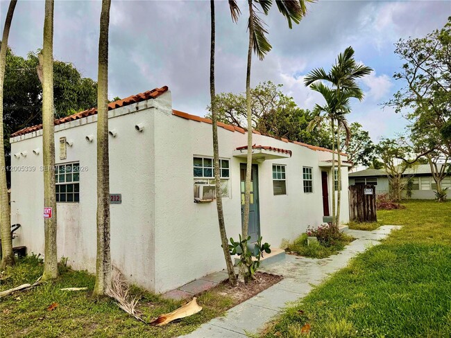 2212 Grant St in Hollywood, FL - Building Photo - Building Photo