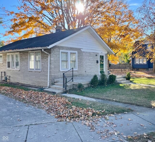 5841 Julian Ave in Indianapolis, IN - Foto de edificio - Building Photo