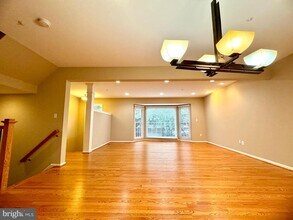 11433 Hollowstone Dr in Rockville, MD - Building Photo - Building Photo