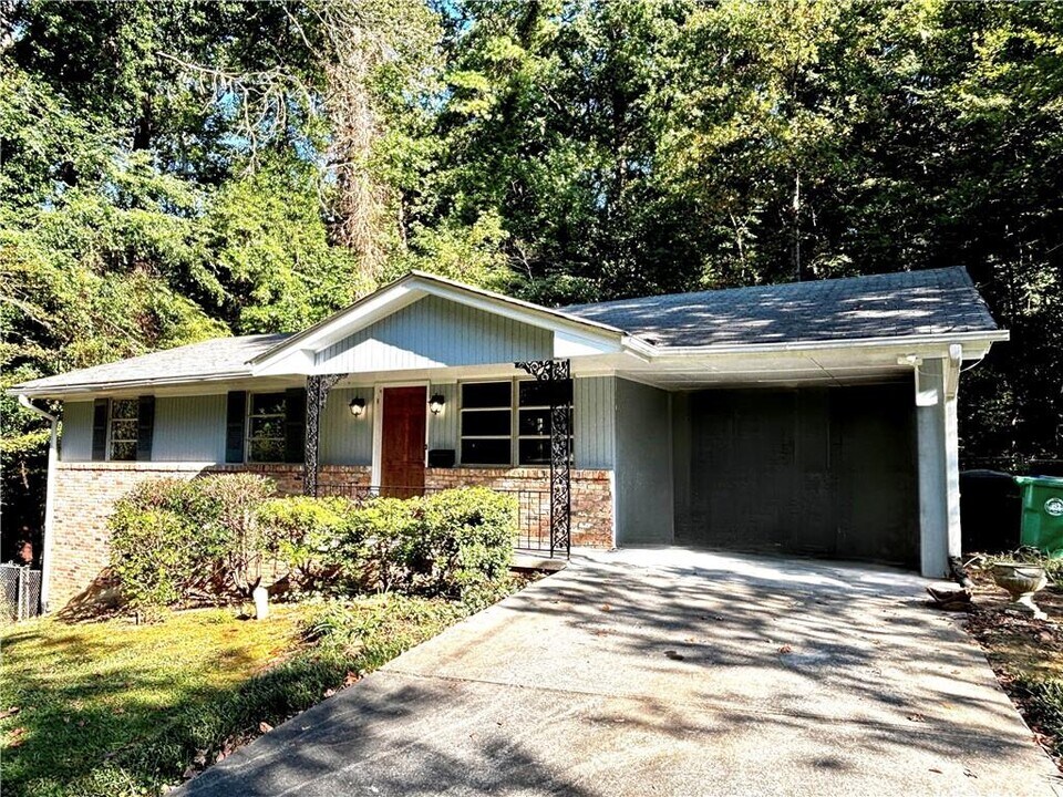 2214 Dogwood Ln NE in Atlanta, GA - Building Photo