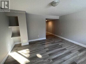 340 Tonelli Ln in Milton, ON - Building Photo - Building Photo