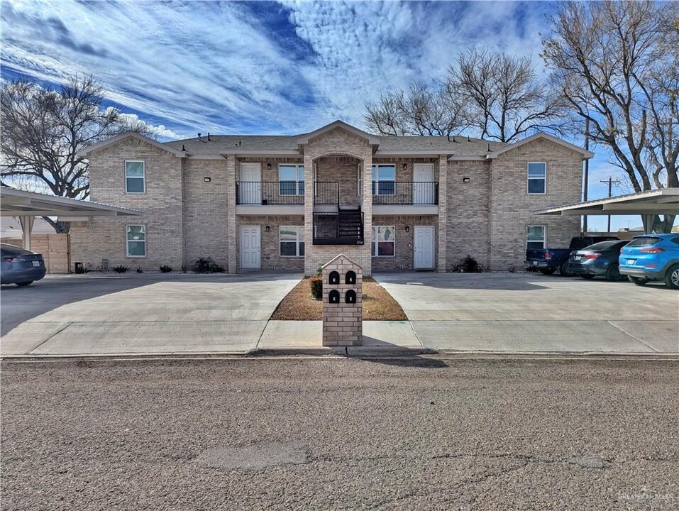 1514 W Carmen Ave in Edinburg, TX - Building Photo