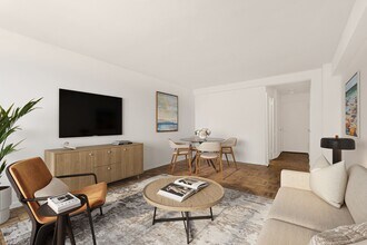 335-341 E 51st St in New York, NY - Building Photo - Building Photo