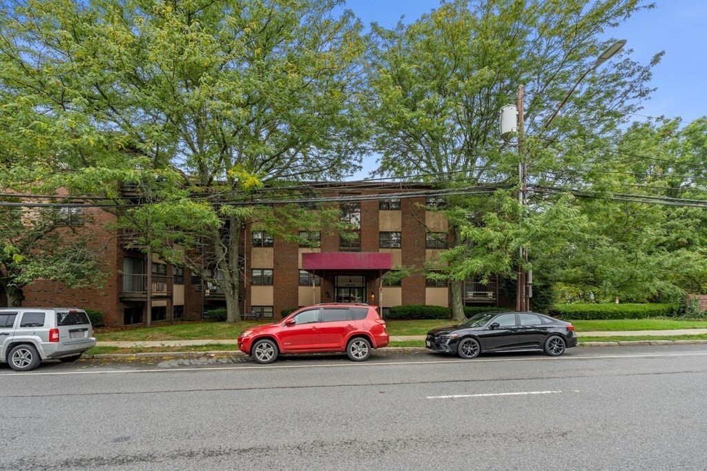 4925 Washington St, Unit 306 in Boston, MA - Foto de edificio