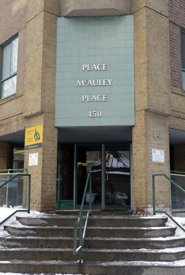 McAuley Place in Ottawa, ON - Building Photo - Building Photo