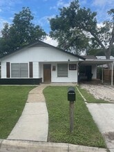 514 N San Marcos St in Seguin, TX - Building Photo - Building Photo