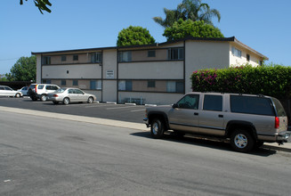 La Cumbre Plaza Apartments in Santa Barbara, CA - Building Photo - Building Photo