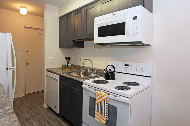 Executive House Apartments in Lansdale, PA - Building Photo - Interior Photo