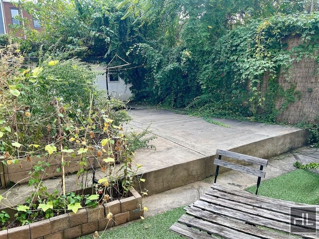 1BR 1BA Private Garden Level Floor Through in Brooklyn, NY - Building Photo - Building Photo