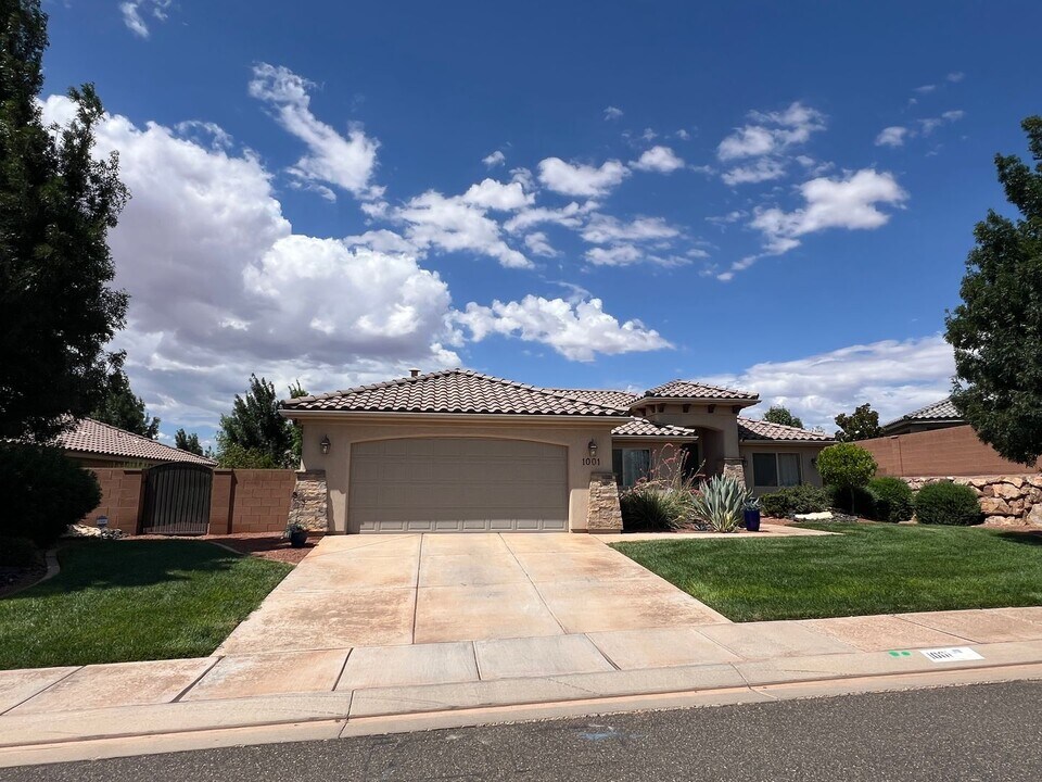 1001 E 3900 S in Washington, UT - Building Photo