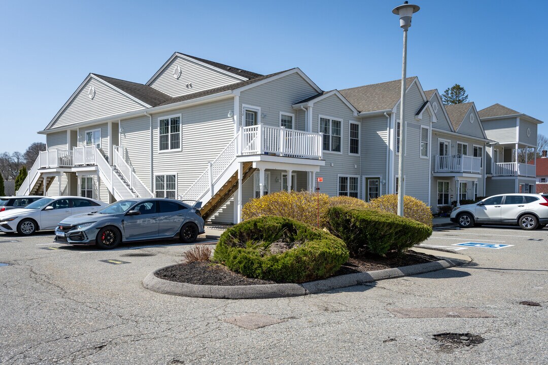 128 Meridian St in Groton, CT - Building Photo