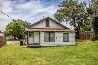 616 N 4th St in Weatherford, OK - Building Photo - Building Photo