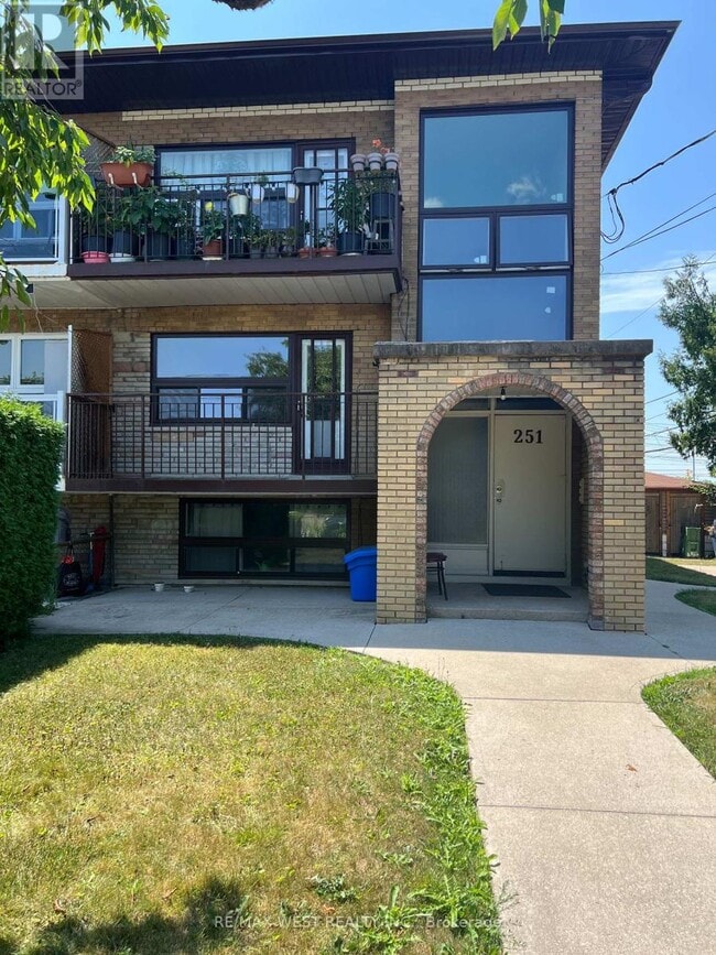property at 251-251 Pannahill Rd