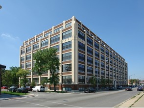 3963 W Belmont Ave in Chicago, IL - Foto de edificio - Building Photo