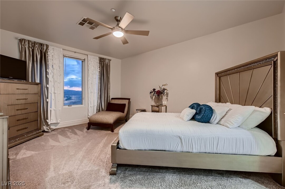 8 Cerchio Alto in Henderson, NV - Foto de edificio