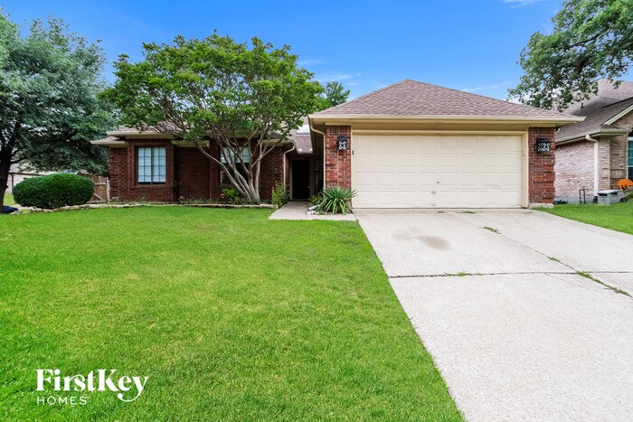 2512 Meadowview Dr in Corinth, TX - Building Photo
